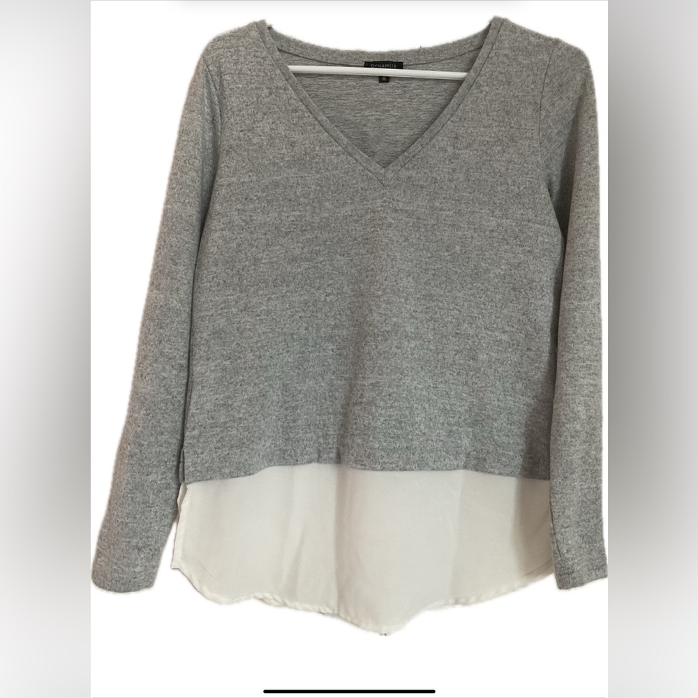Dynamite Gray & White Fooler Top.